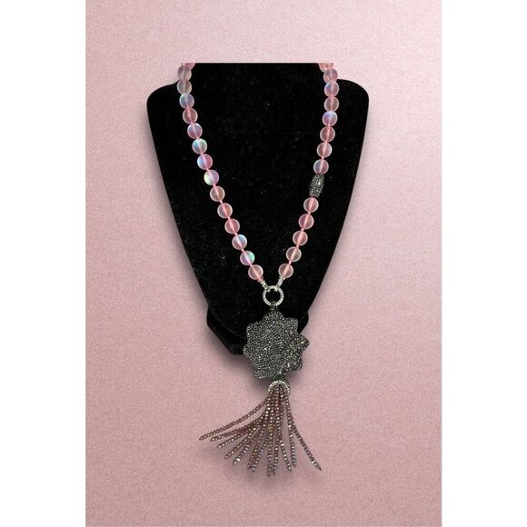 Elegant Pink Beaded Necklace with Pearl and Sparkling Tassel Vintage - Picture 3 of 4